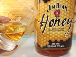 Jim Beam Honey ein vollmundiger Bourbon Likör mit Honig